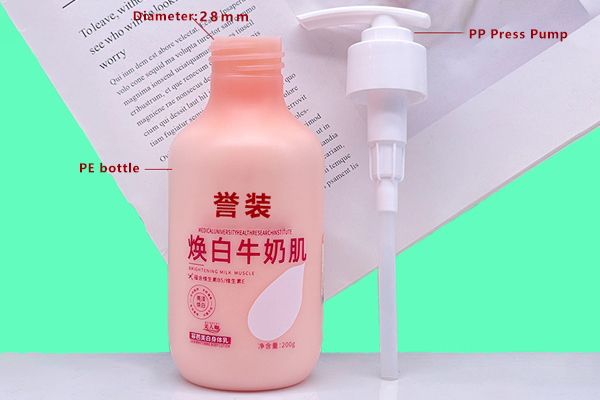 Yuzhuang Customized 28 Teeth Pe Body Lotion Bottle 300/500ml Round Shoulder Pressed Lotion Shower Gel Repackaging Plastic Bottle